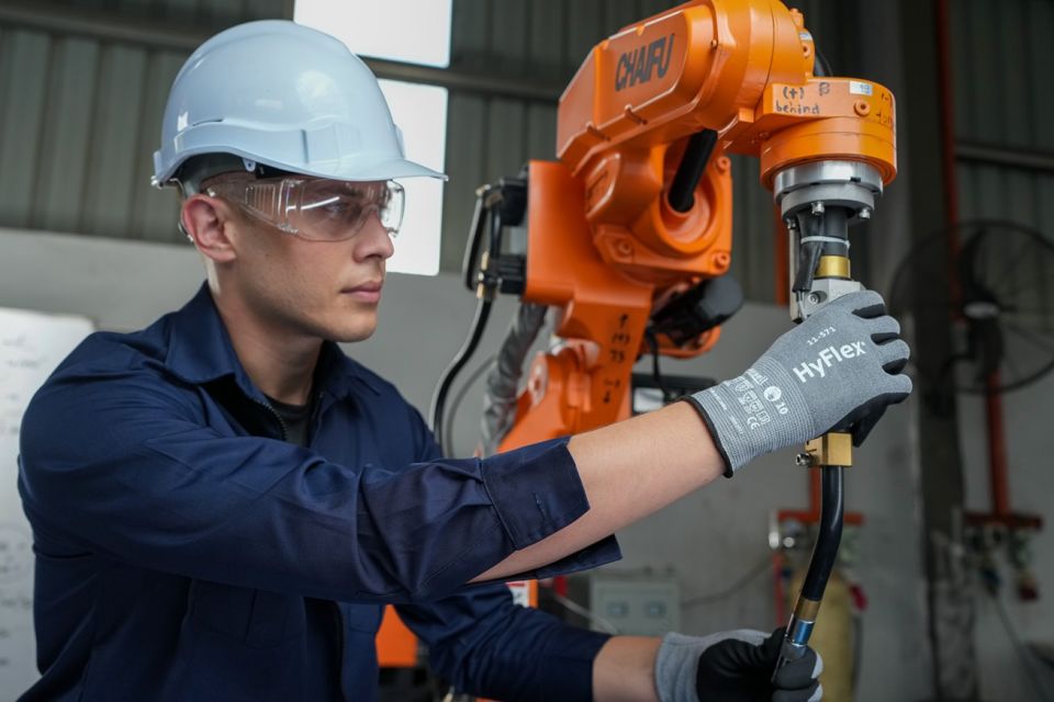 Ansell AN 11-571 Hyflex  D Kesilme Dirençli İş Eldiveni | ANSI A4 Kesilme Koruması