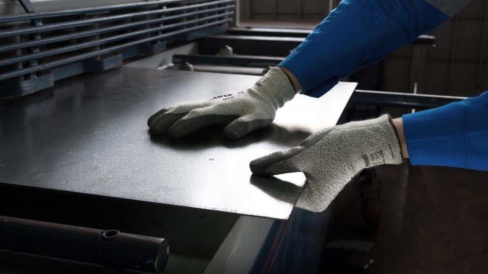 Ansell AN-11-730 Hyflex Poliüretan 100 ° Isı Dayanımı D Kesilme Dirençli İş Eldiveni